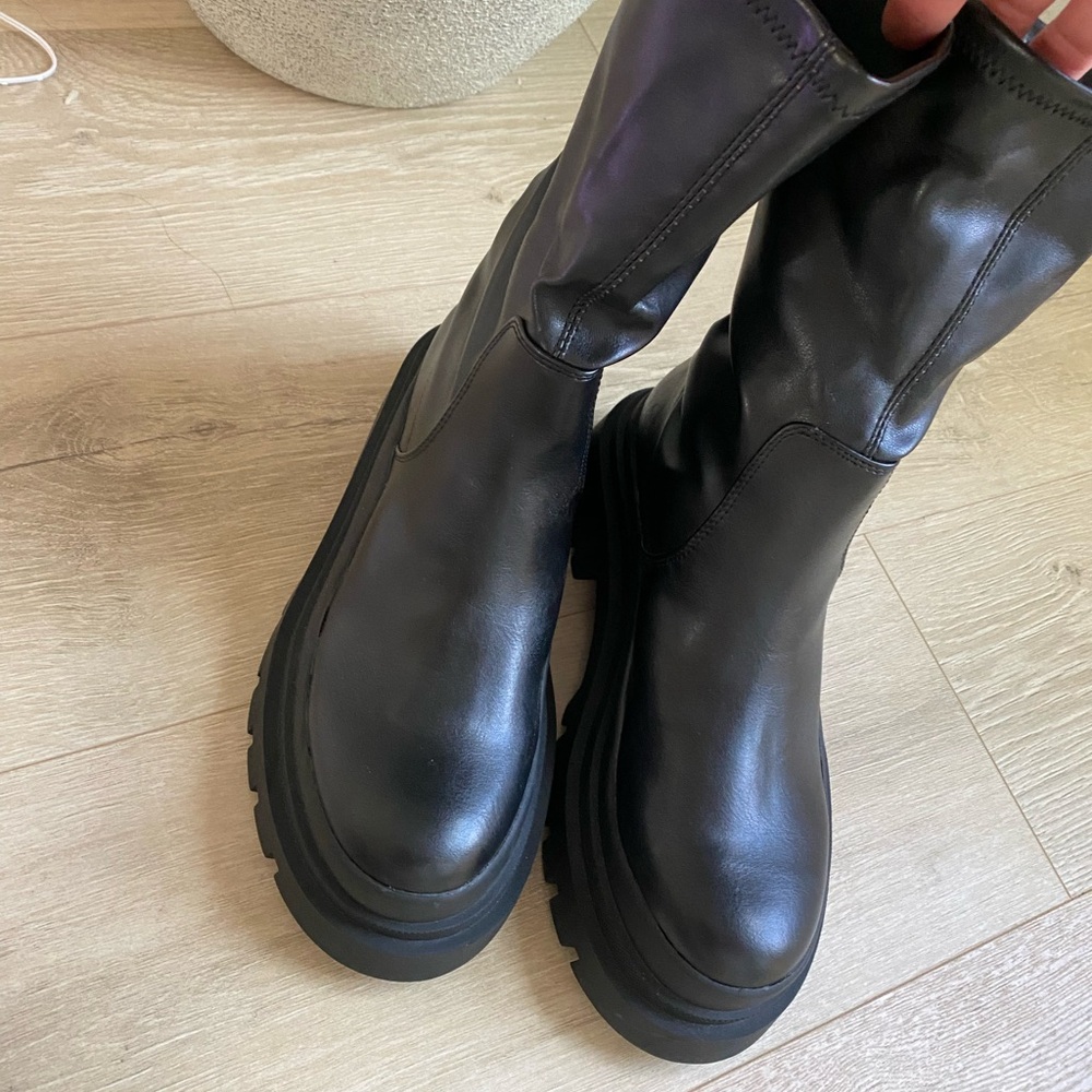 Zara Black Ankle Boots with Sleek Design